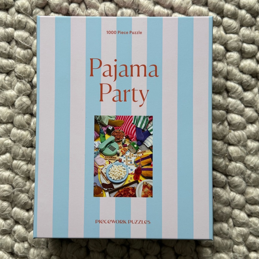 Piecework 1000 piece puzzle “Pajama Party”